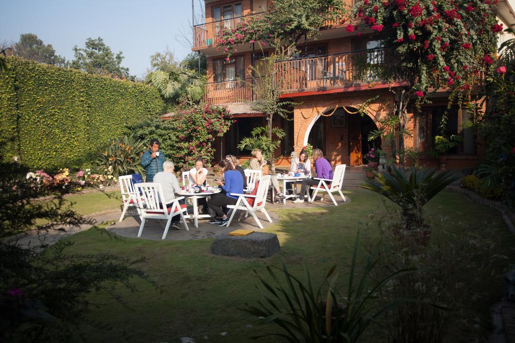 Maya Guest House Thimi Екстериор снимка