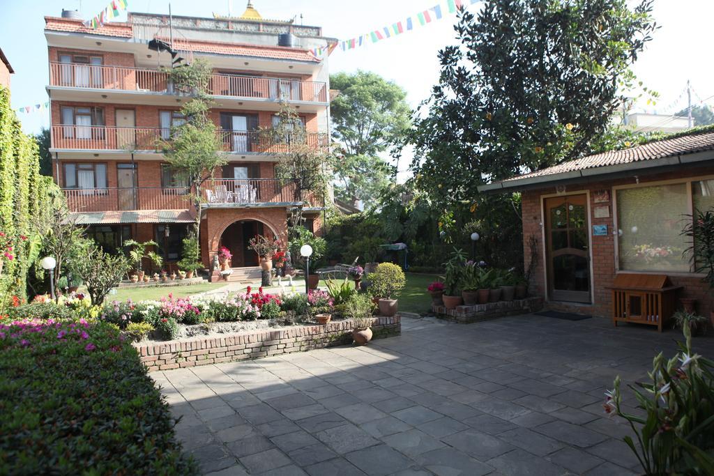 Maya Guest House Thimi Екстериор снимка