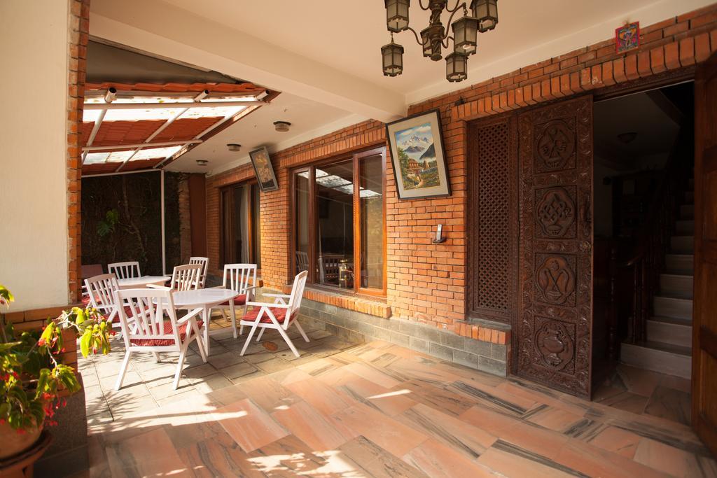 Maya Guest House Thimi Екстериор снимка