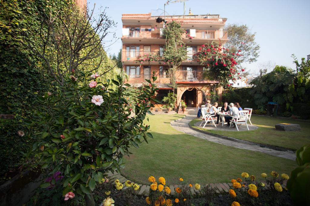 Maya Guest House Thimi Екстериор снимка