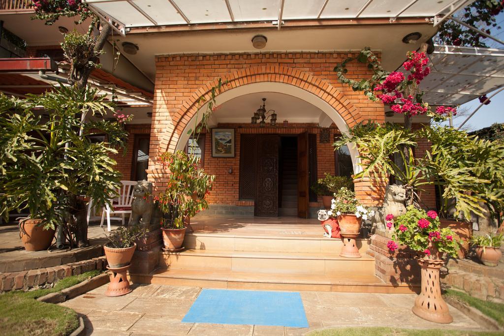 Maya Guest House Thimi Екстериор снимка