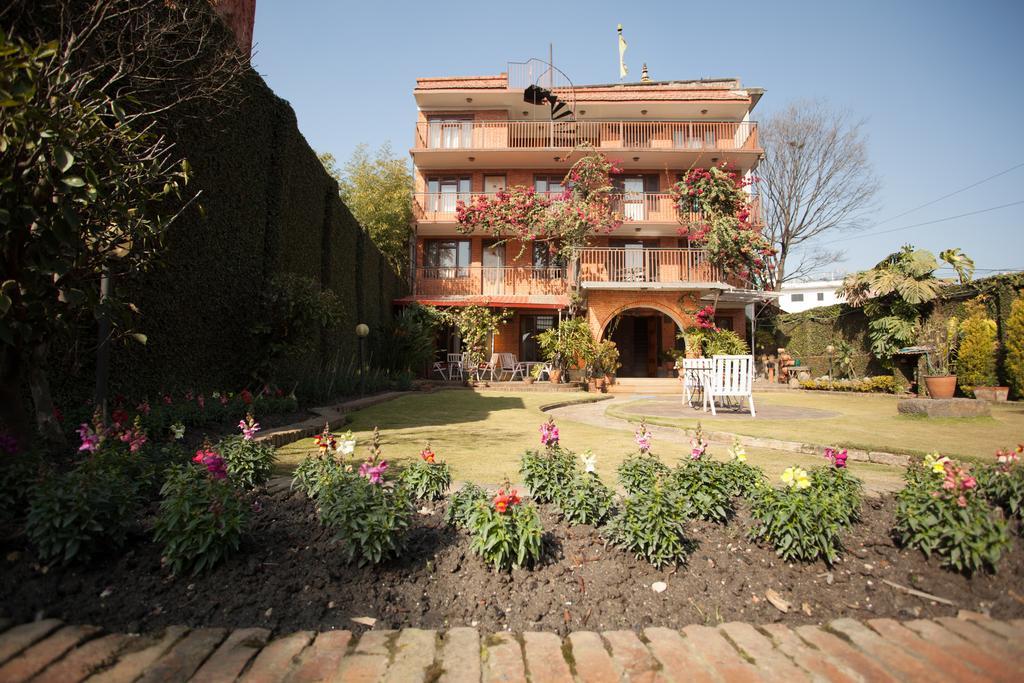 Maya Guest House Thimi Екстериор снимка