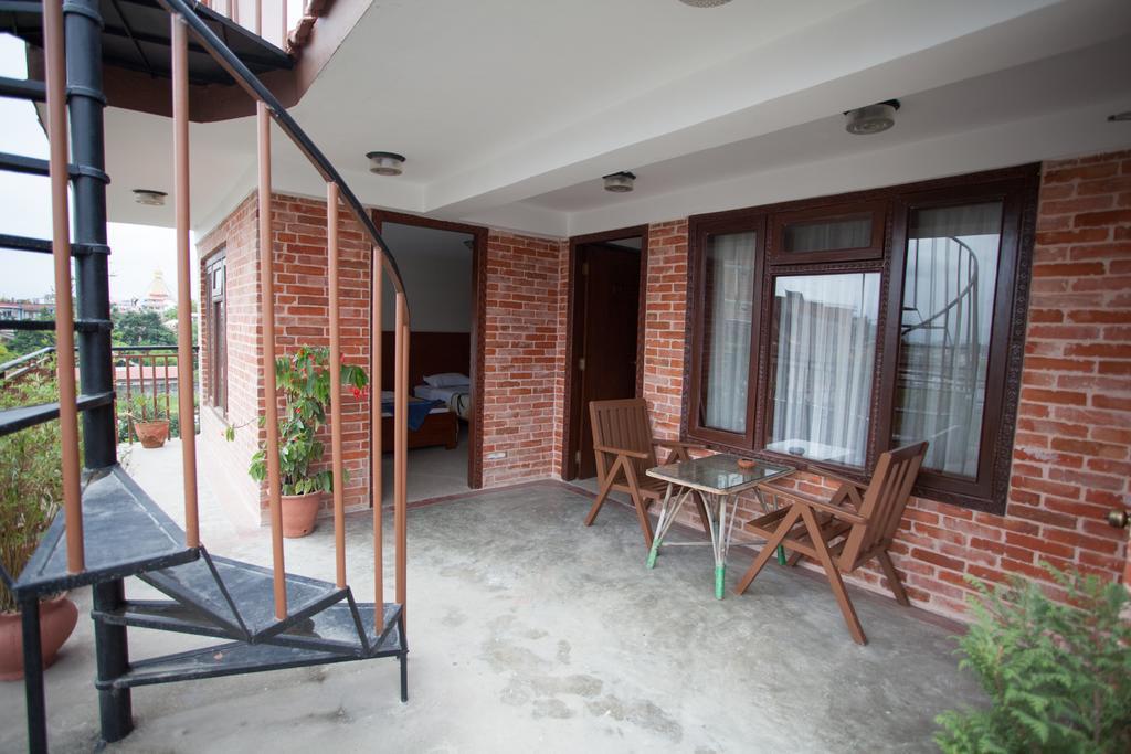 Maya Guest House Thimi Екстериор снимка