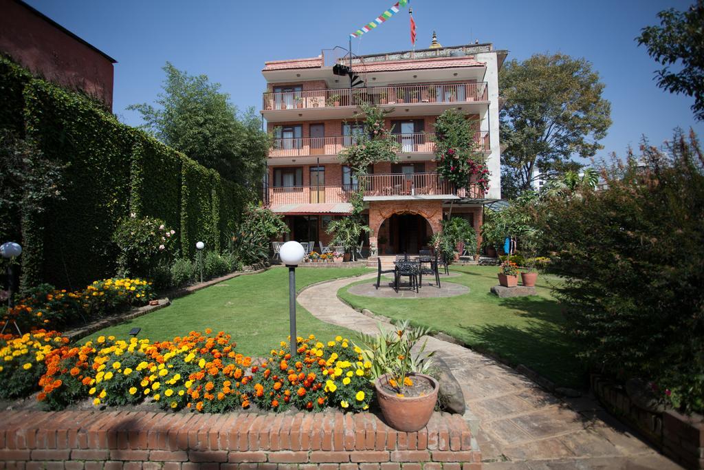 Maya Guest House Thimi Екстериор снимка