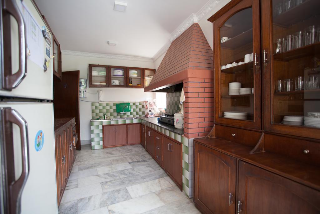 Maya Guest House Thimi Екстериор снимка